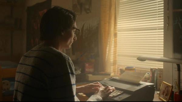 Mike segue carreira como escritor, transformando suas histórias em profissão. Ele também é quem mantém viva a esperança de que Eleven sobreviveu por Reprodução