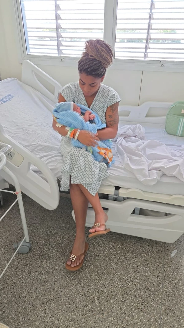 Naiara e o pequeno Henrique por Divulgação/ Saúde GovBA