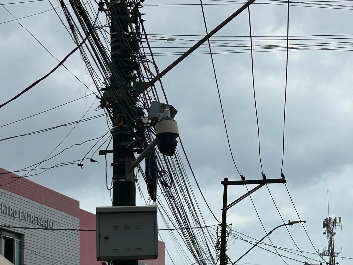 Porfissão perigo: medo e violência afastam técnicos de internet de bairros de Salvador por Bruno Wendel/CORREIO