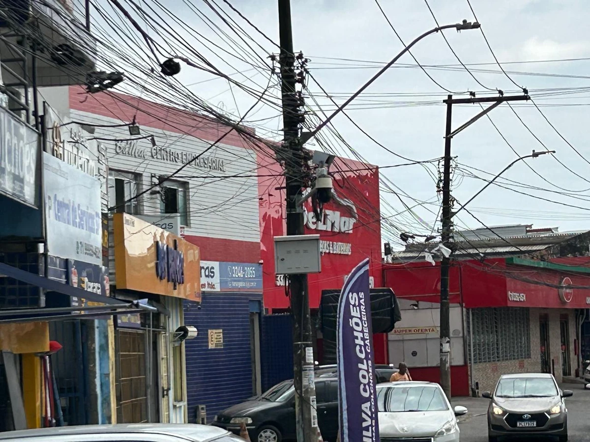 Porfissão perigo: medo e violência afastam técnicos de internet de bairros de Salvador por Bruno Wendel/CORREIO