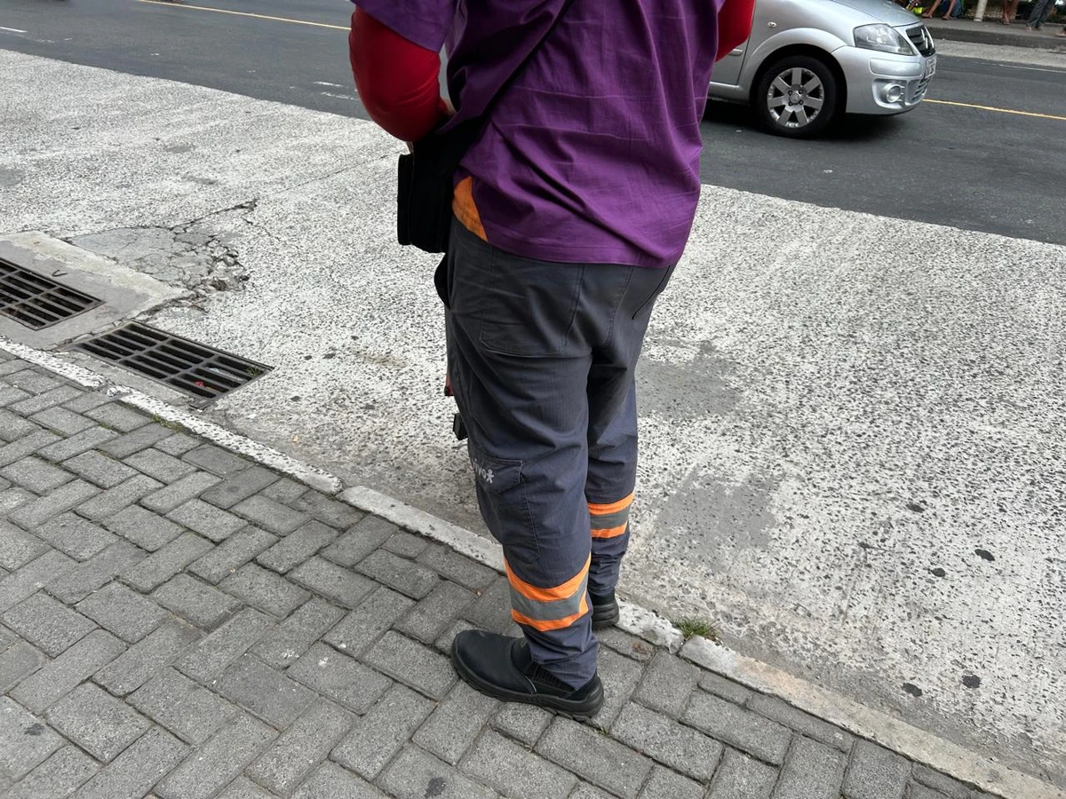 Porfissão perigo: medo e violência afastam técnicos de internet de bairros de Salvador por Bruno Wendel/CORREIO