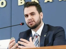 Imagem - PF prende Filipe Martins, ex-assessor de Bolsonaro, após ordem de Moraes