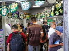 Imagem - Problema técnico fez o ano novo começar com mais de 10 horas de atraso no Brasil