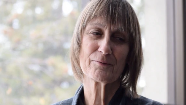 Após perdas e um acidente do marido, a autora encara a pergunta sobre apoio no futuro e repete: “A vida é um risco.”