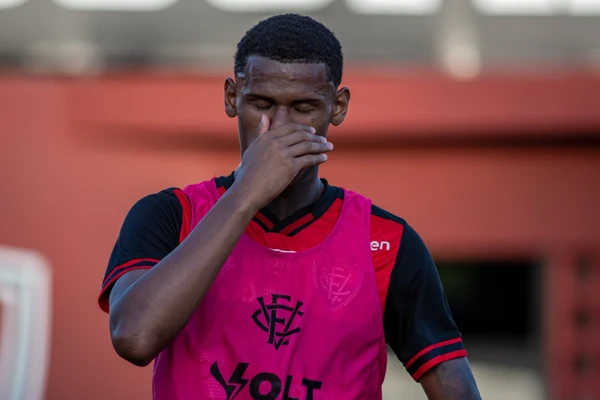 João Pedro pelo Vitória por Pietro Carpi/EC Vitória