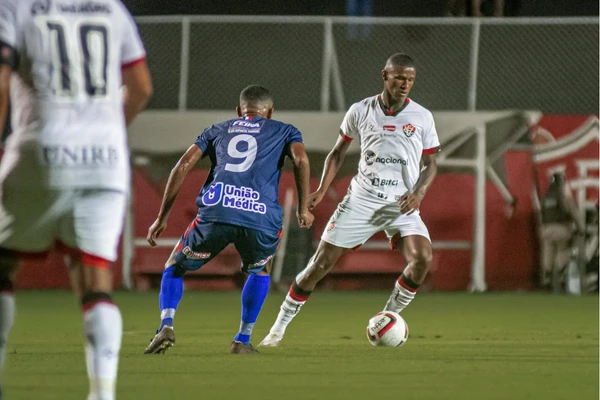 João Pedro pelo Vitória por Pietro Carpi/EC Vitória