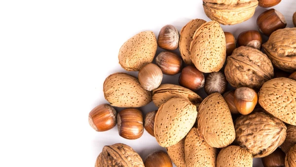 Nozes também são interessantes para a saúde hepática.