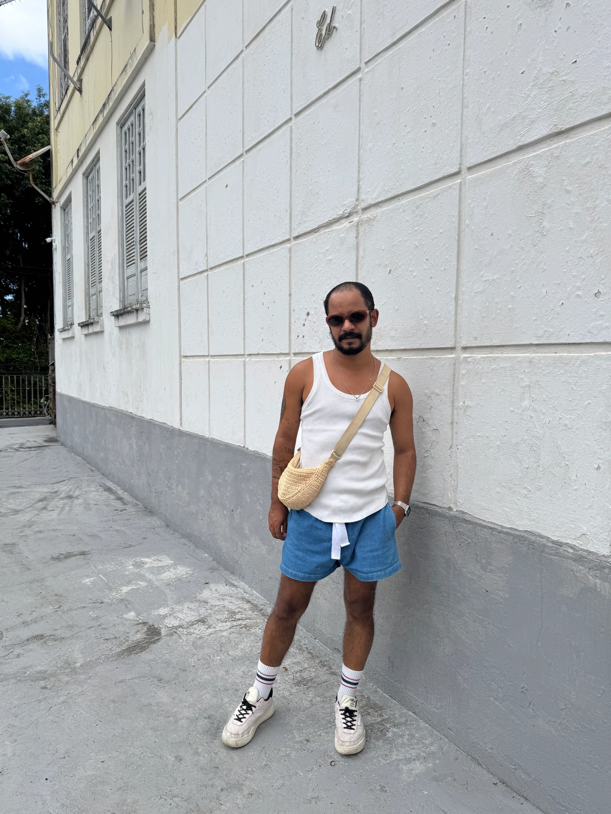 O designer de moda e dj Deco Sodré sabe como uma boa combinação fresh te deixa pronto para qualquer coisa sem passar calor