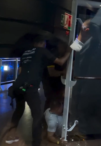 Passageiros vivem momento de pânico em cruzeiro durante tempestade por Reprodução