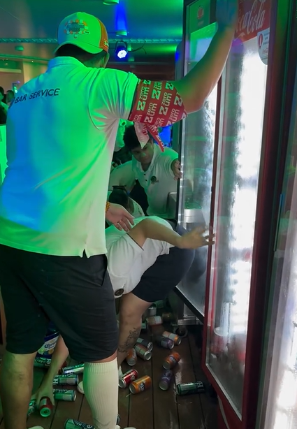 Passageiros vivem momento de pânico em cruzeiro durante tempestade por Reprodução