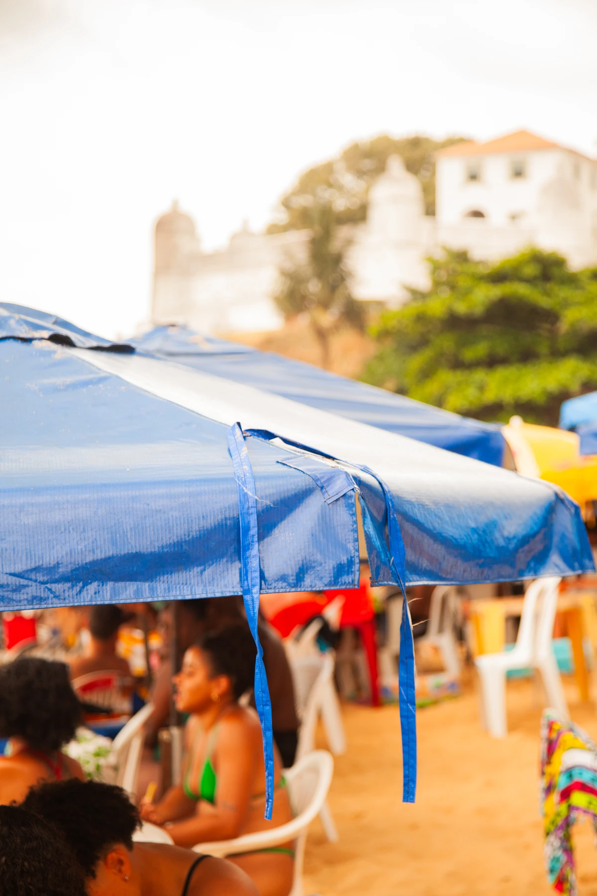 Praia sem perrengue por Sora Maia