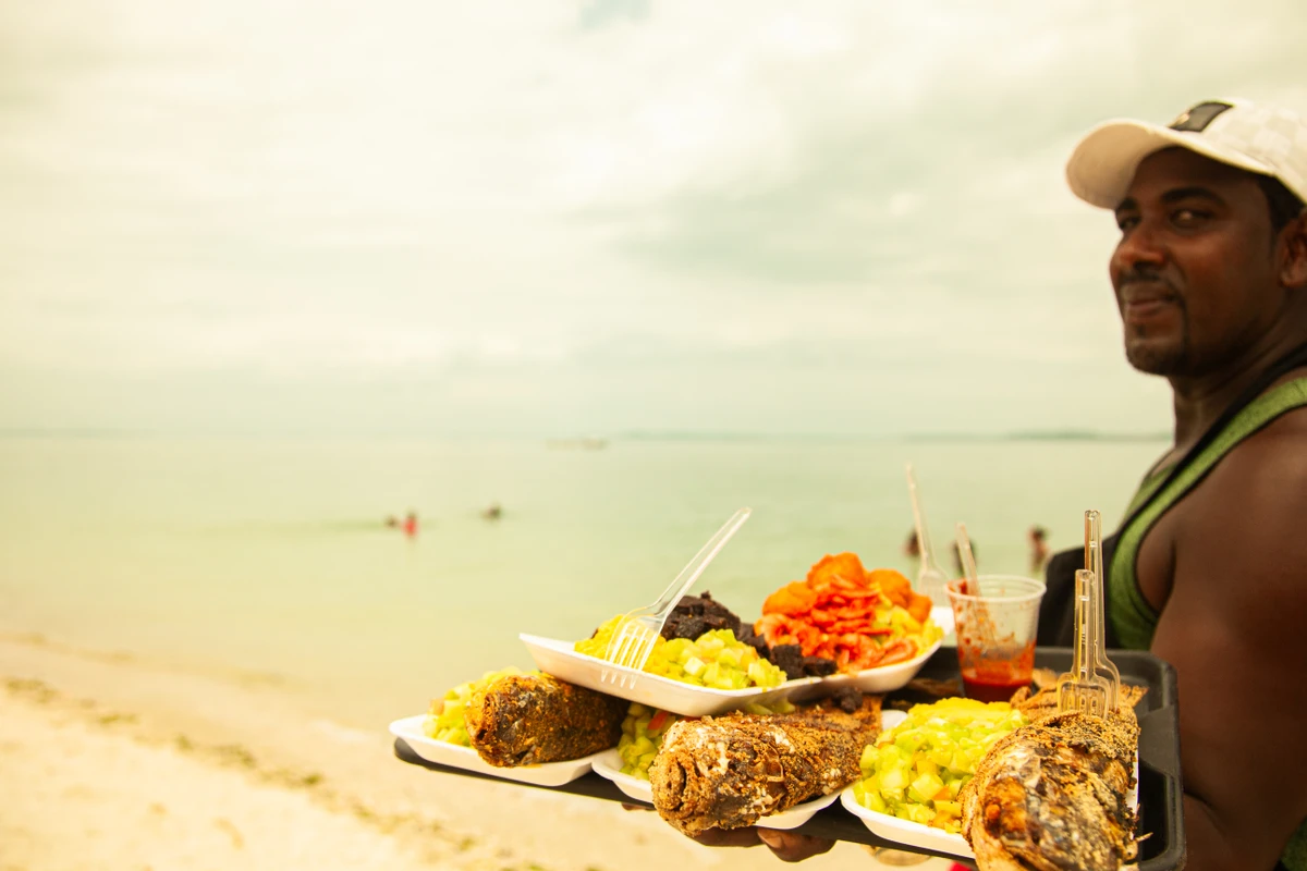 Praia sem perrengue por Sora Maia