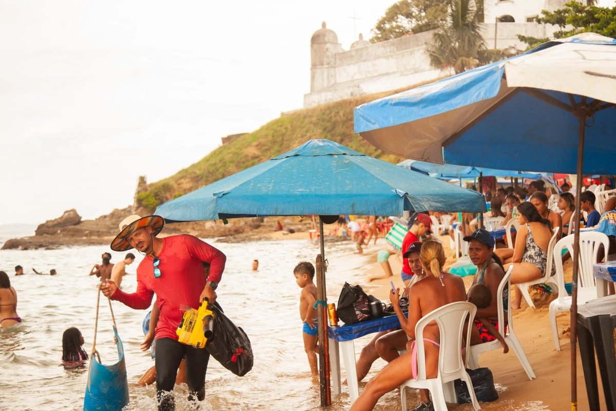 Praia sem perrengue por Sora Maia