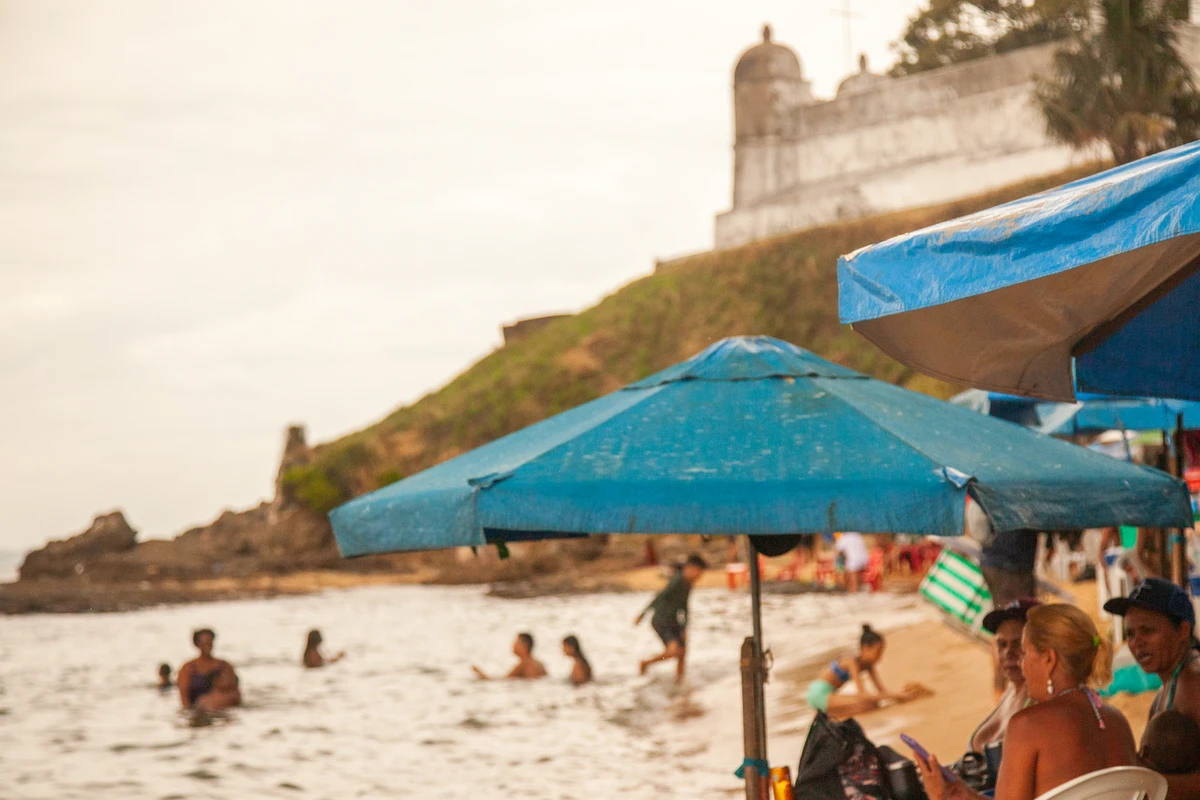 Praia sem perrengue por Sora Maia