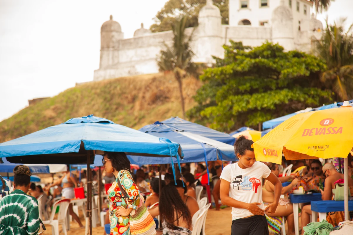 Praia sem perrengue por Sora Maia