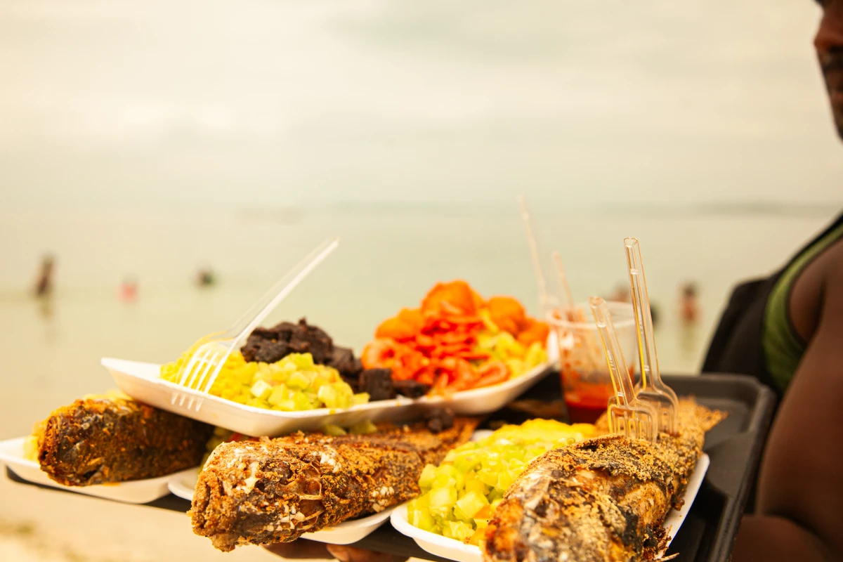 Praia sem perrengue por Sora Maia