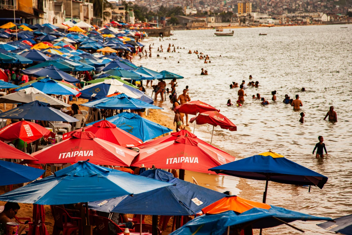 Praia sem perrengue por Sora Maia
