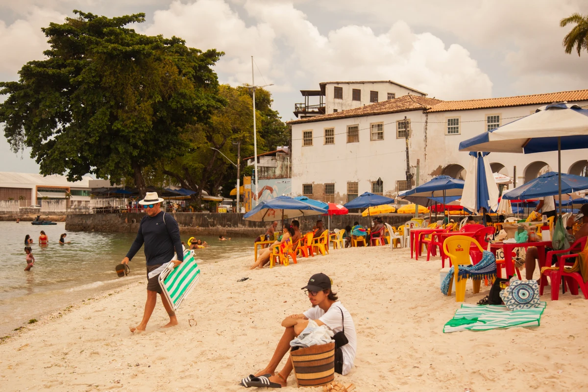 Praia sem perrengue por Sora Maia