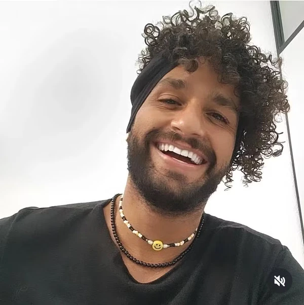 TJ Weber é intéprete de libras por Reprodução/Instagram