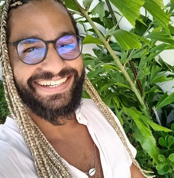 TJ Weber é intéprete de libras por Reprodução/Instagram