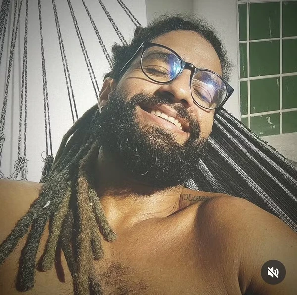 TJ Weber é intéprete de libras por Reprodução/Instagram