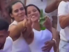 Imagem - Vídeo mostra mulheres em festa de Réveillon antes de serem mortas por ex