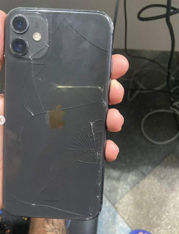 Vítima relata que teve o celular quebrado por segurança por Reprodução/Redes sociais