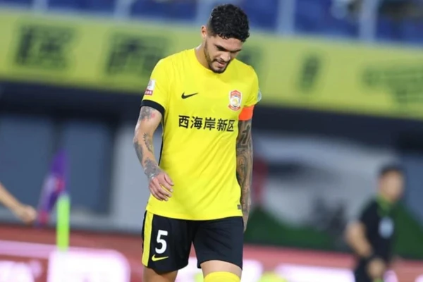 Riccieli é o novo zagueiro do Vitória por Divulgação