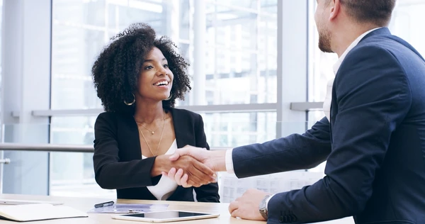 Adote uma estratégia seletiva, priorizando vagas alinhadas ao perfil, às expectativas e ao momento de carreira do candidato. 