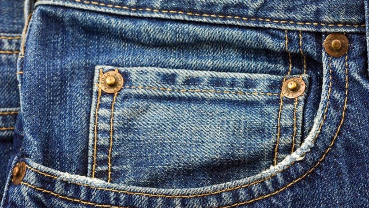 Do relógio aos fones de ouvido: a evolução do menor bolso da calça jeans.