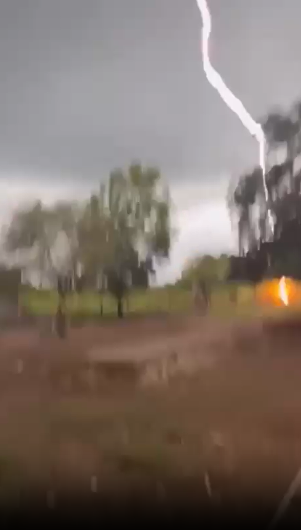 Homem quase é atingido por raio no interior da Bahia por Reprodução