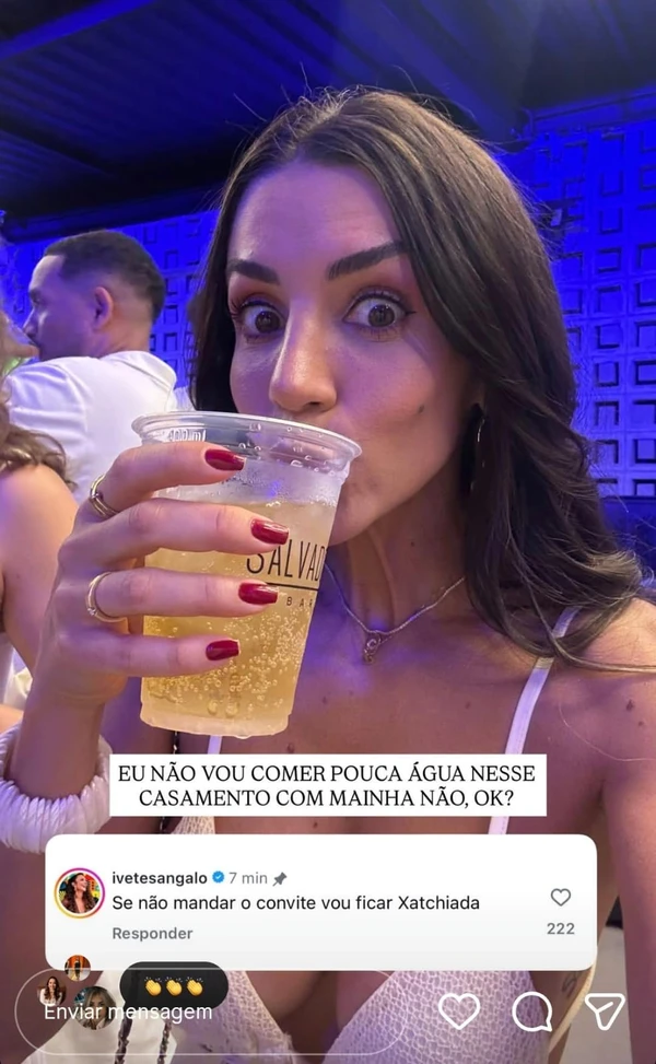 Ivete Sangalo se convida para casamento de influenciadora Camila Cerqueira durante show  por Reprodução/Redes Sociais 