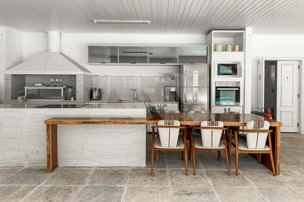 Casarão fica no Recreio dos Bandeirantes por Reprodução | Muller Imóveis