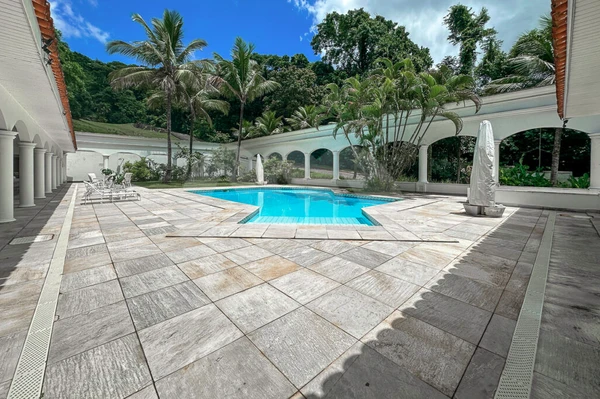 Casarão fica no Recreio dos Bandeirantes por Reprodução | Muller Imóveis