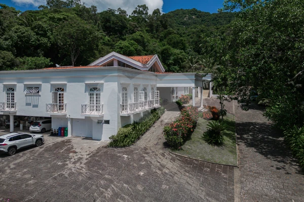 Casarão fica no Recreio dos Bandeirantes por Reprodução | Muller Imóveis