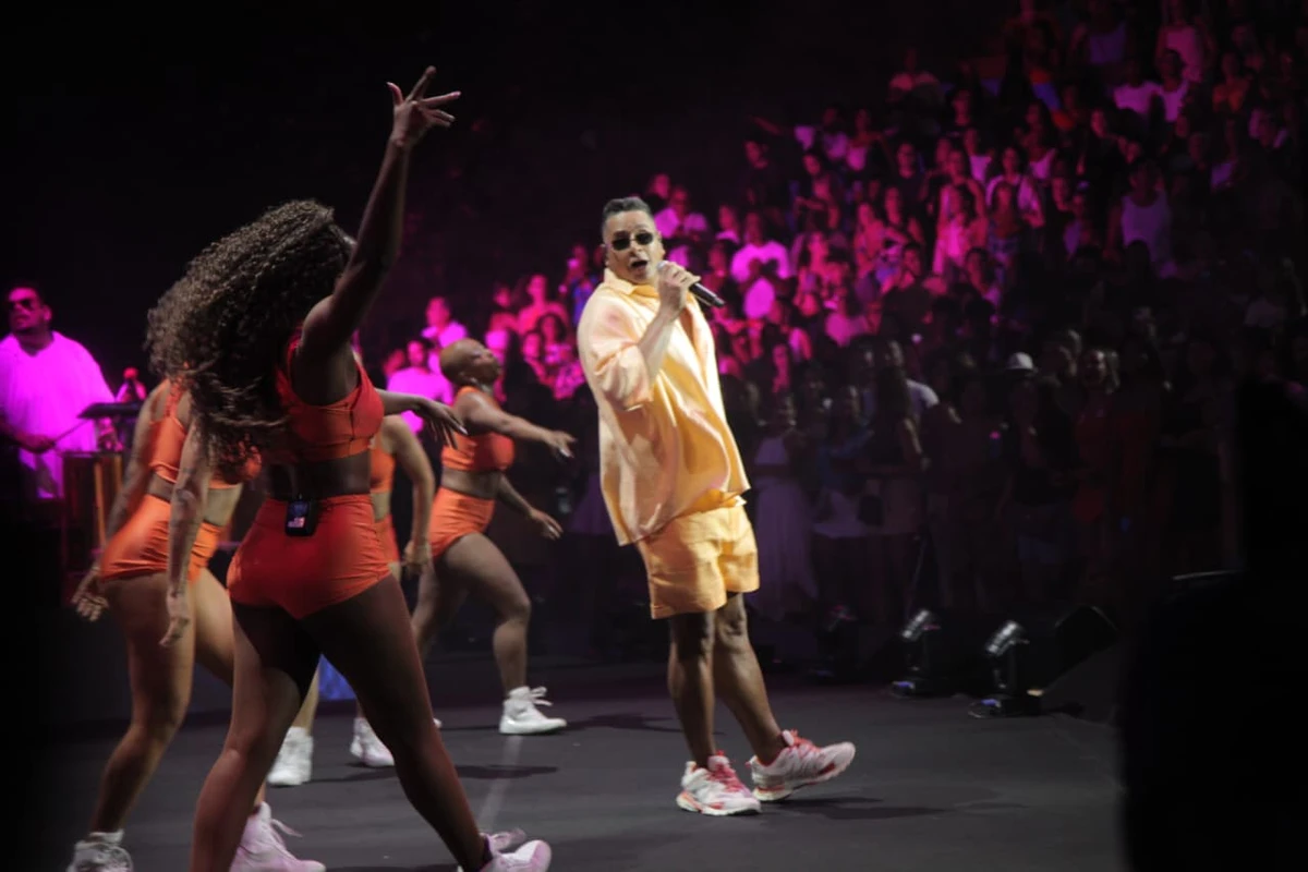 Melhor Segunda-Feira do Mundo, com Xanddy Harmonia por Sora Maia