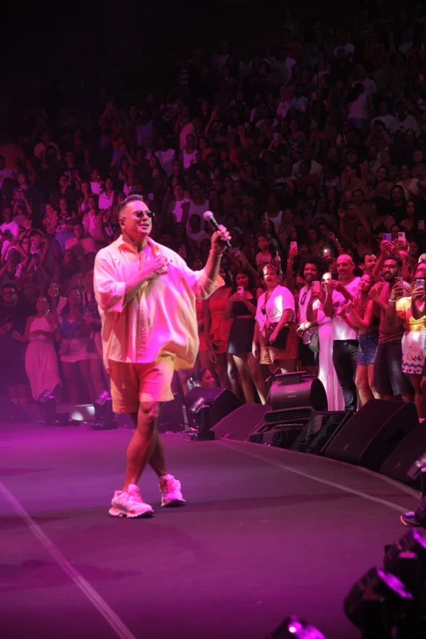 Melhor Segunda-Feira do Mundo, com Xanddy Harmonia por Sora Maia