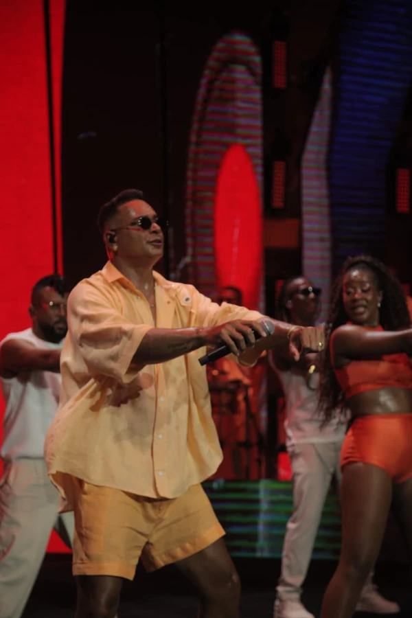 Melhor Segunda-Feira do Mundo, com Xanddy Harmonia por Sora Maia