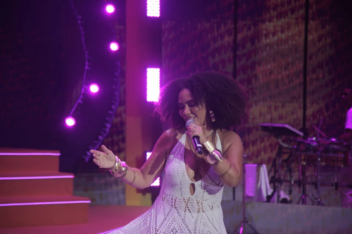 Melhor Segunda-Feira do Mundo, com Xanddy Harmonia por Sora Maia