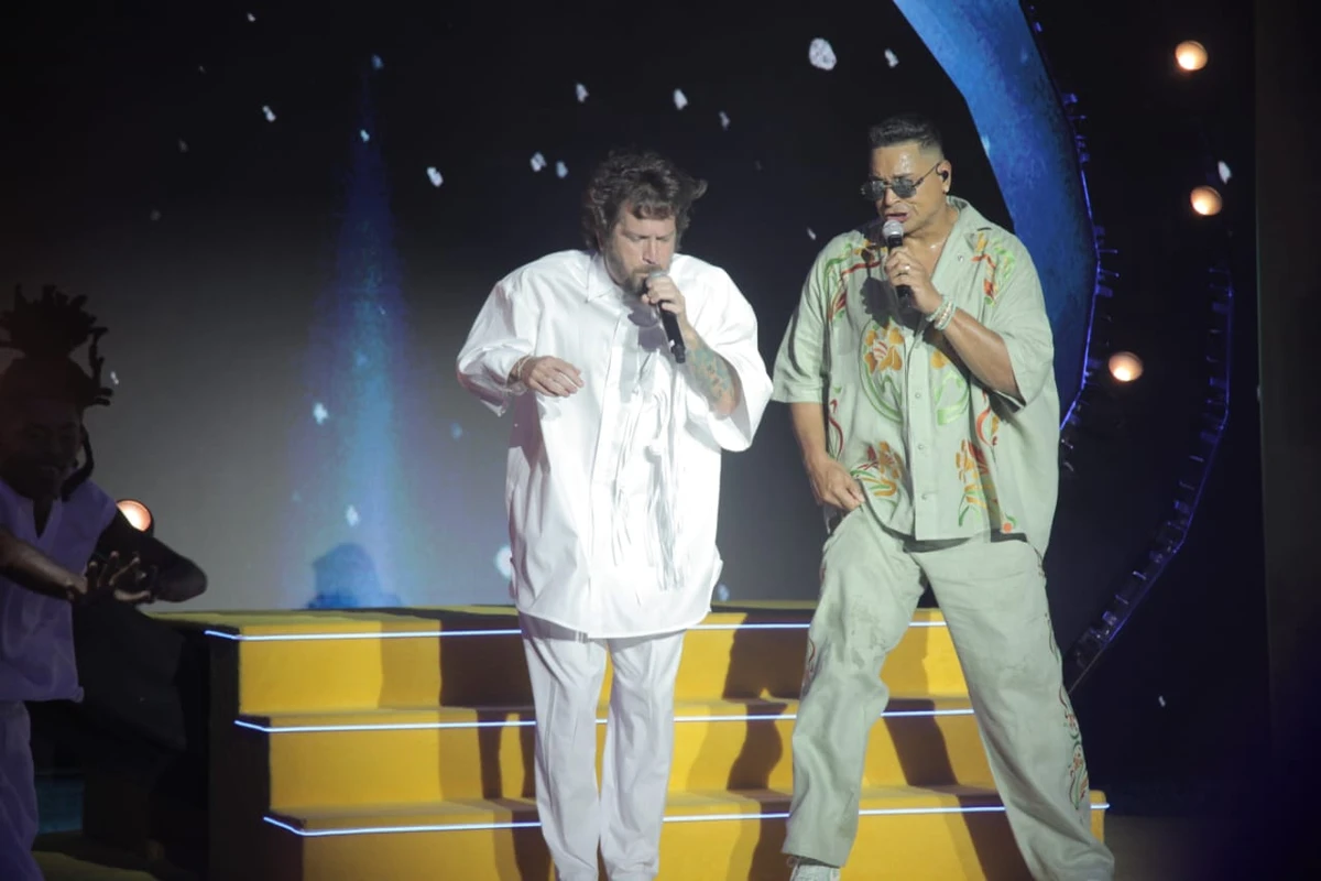 Melhor Segunda-Feira do Mundo, com Xanddy Harmonia por Sora Maia