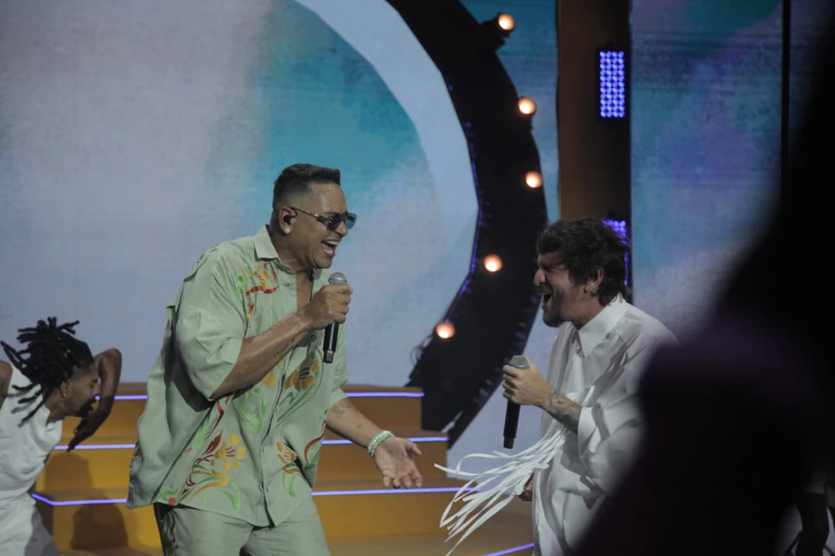 Melhor Segunda-Feira do Mundo, com Xanddy Harmonia por Sora Maia