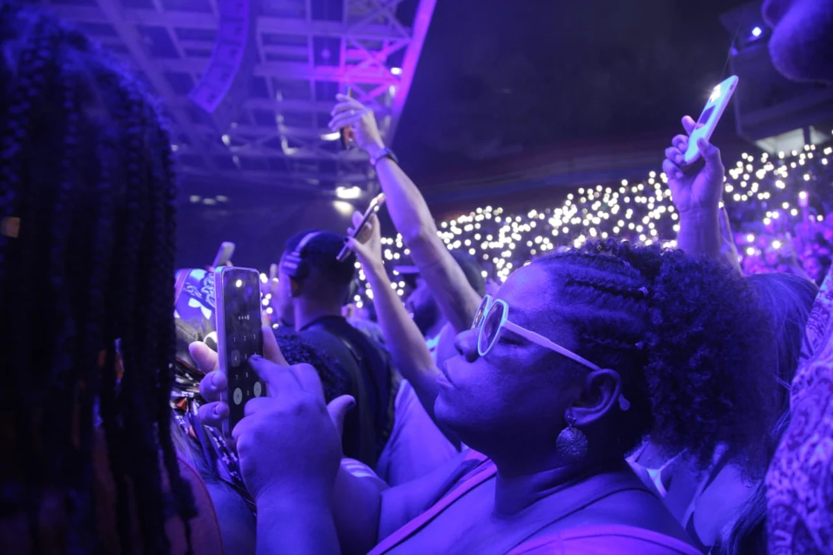Melhor Segunda-Feira do Mundo, com Xanddy Harmonia por Sora Maia