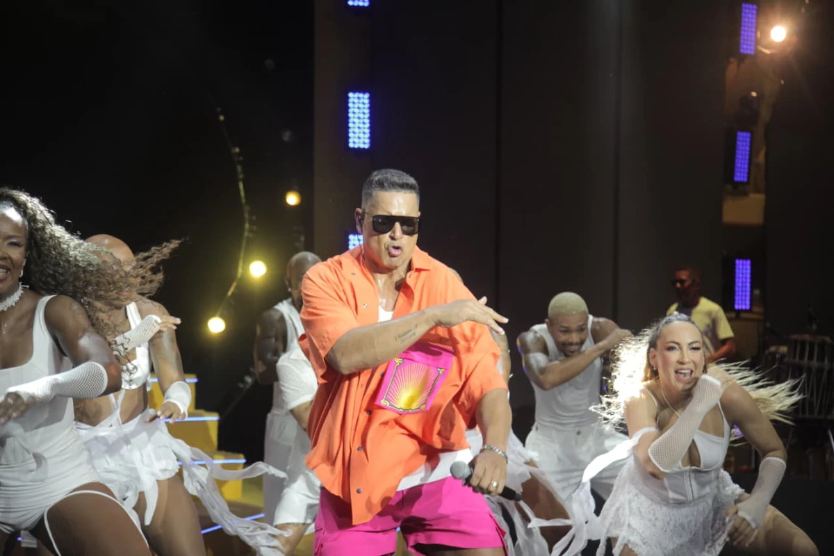 Melhor Segunda-Feira do Mundo, com Xanddy Harmonia por Sora Maia