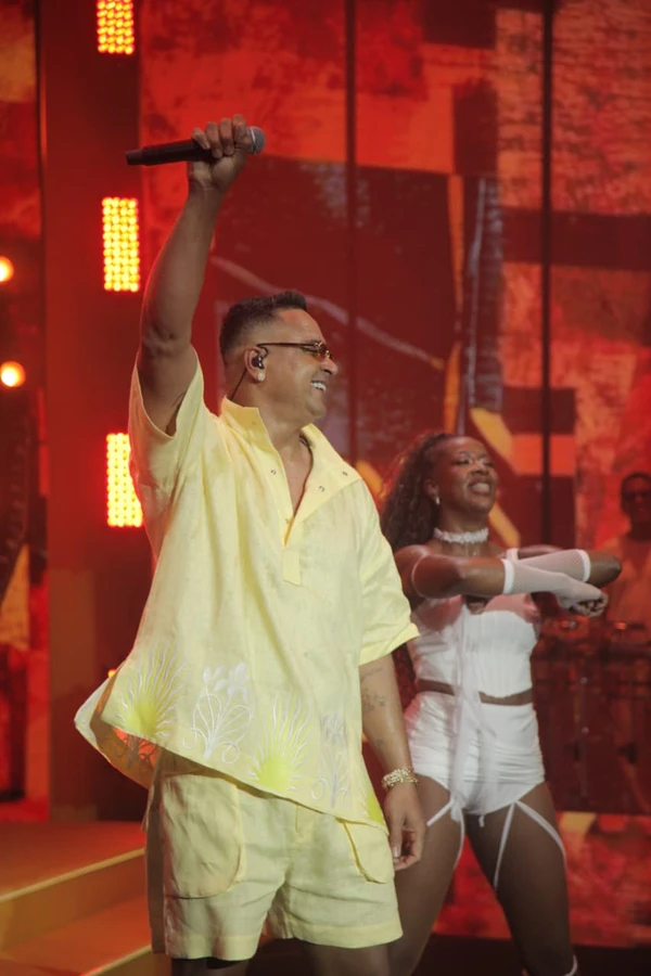 Melhor Segunda-Feira do Mundo, com Xanddy Harmonia por Sora Maia