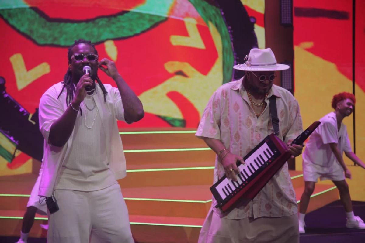 Melhor Segunda-Feira do Mundo, com Xanddy Harmonia por Sora Maia