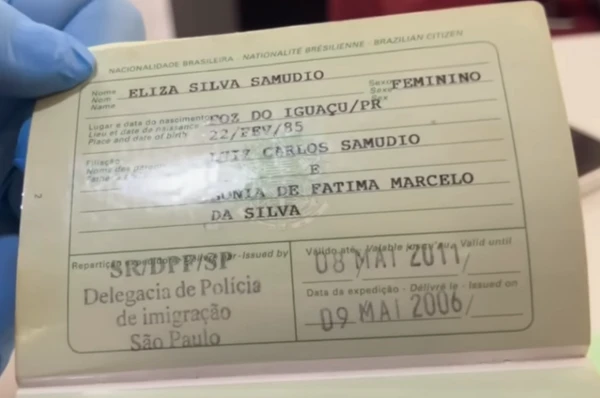 Passaporte foi encontrado em apartamento por Reprodução | Léo Dias TV