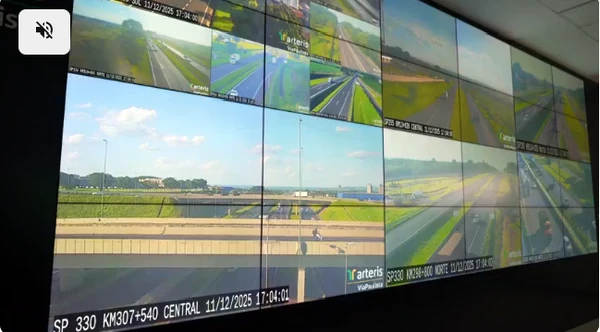 Radares com IA flagram uso de celular e falta de cinto de segurança a até 300km/h por Reprodução