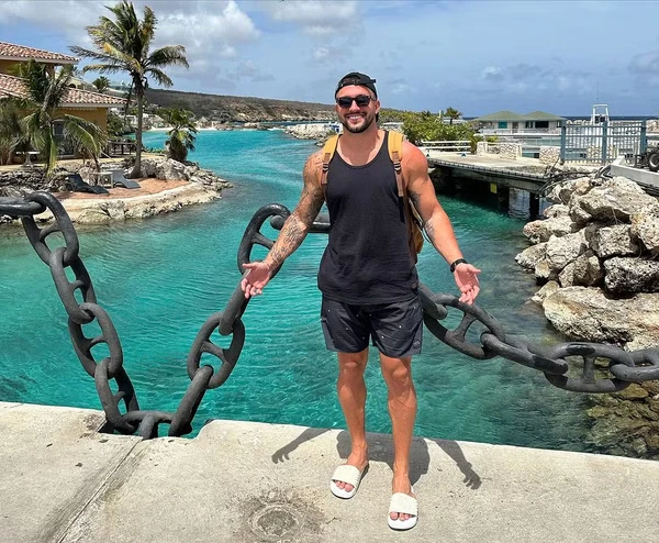 Veja fotos da praia particular de Arthur por Reprodução