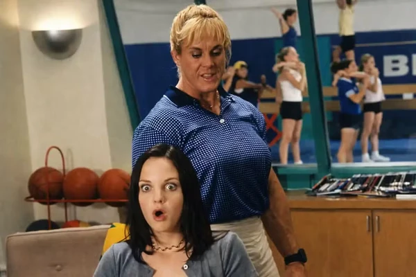 Anna Faris e Jayne Trcka em cena de 'Todo Mundo em Pânico (2000) 