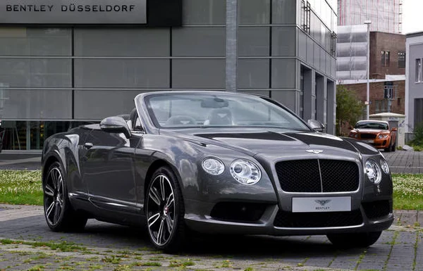 Bentley Continental GTC por Divulgação